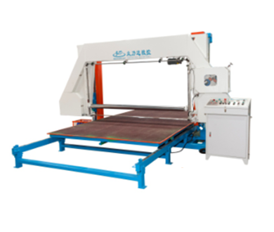 Horizontal foam cutting machine